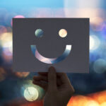 Eine Karte mit einem Smiley